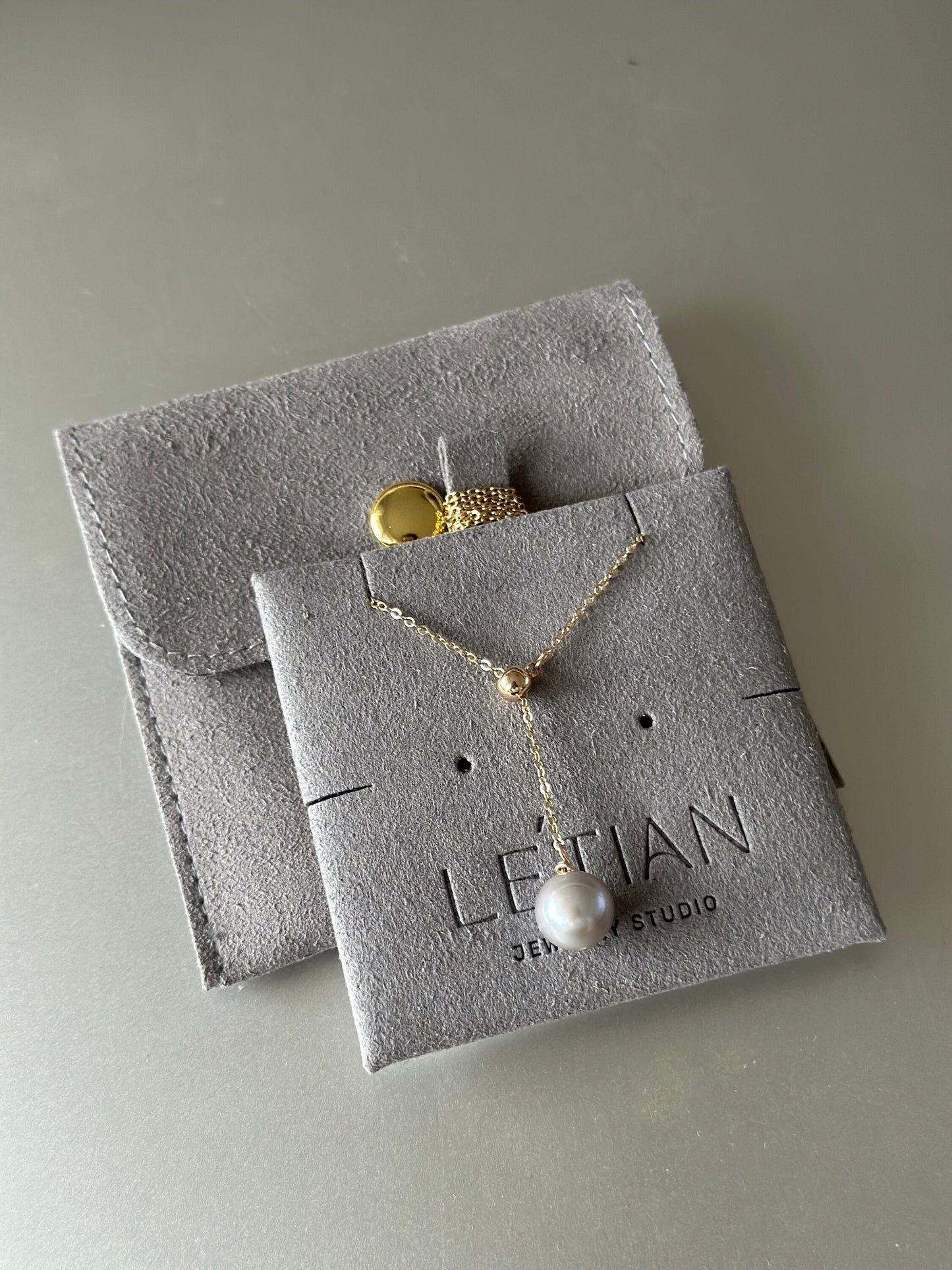 14k Gold Filled Y-Kette: Graublaue Süsswasserperle | Minimalist Jewelry