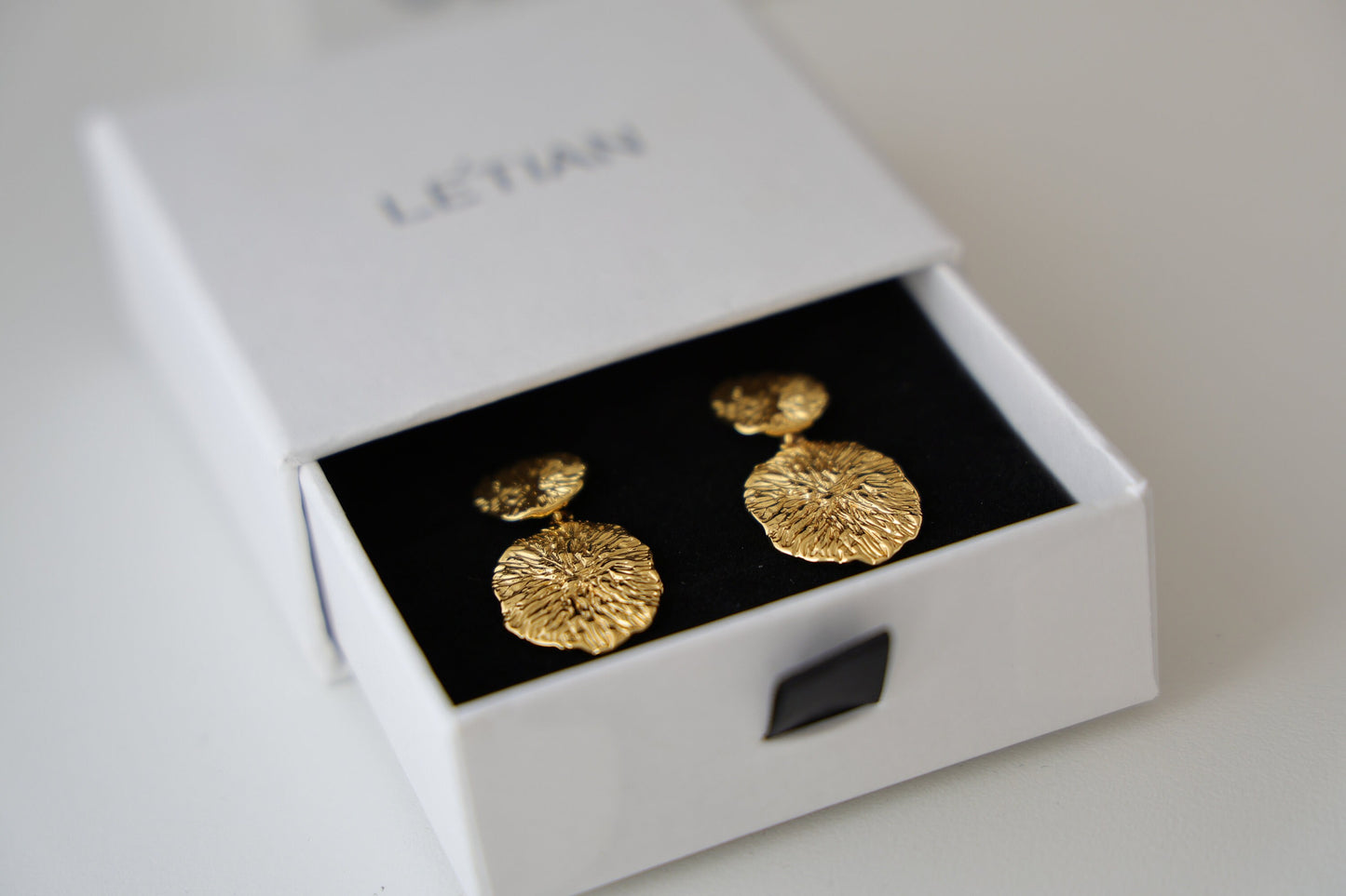 Goldene Statement Ohrringe|Texturiertes geometrisches Design|Damen Schmuck | Minimalist Jewelry