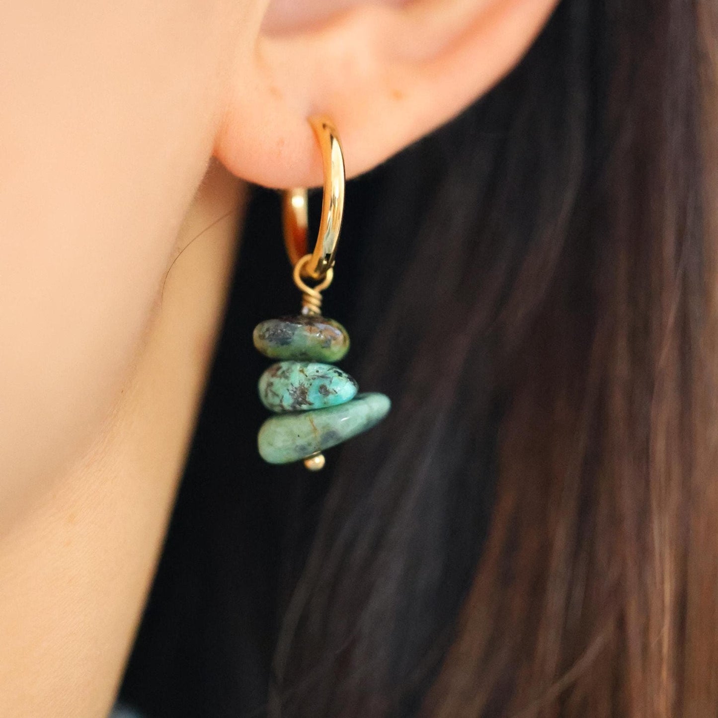 Minimalistische Creolen mit geschichtten Naturstein|Türkis Grün|Boho Look