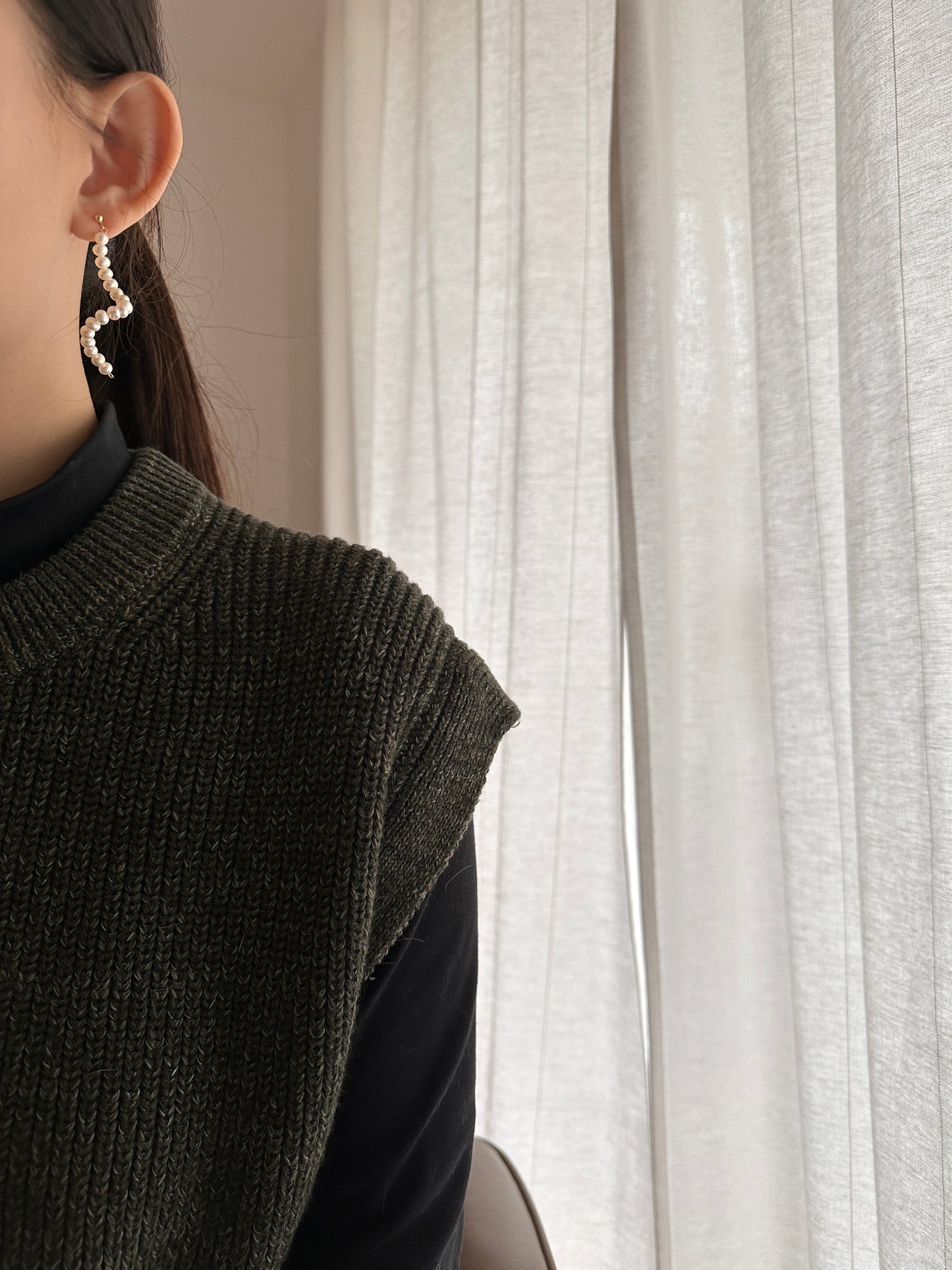 Unique S-shaped TOP Freshwater Pearls Earrings