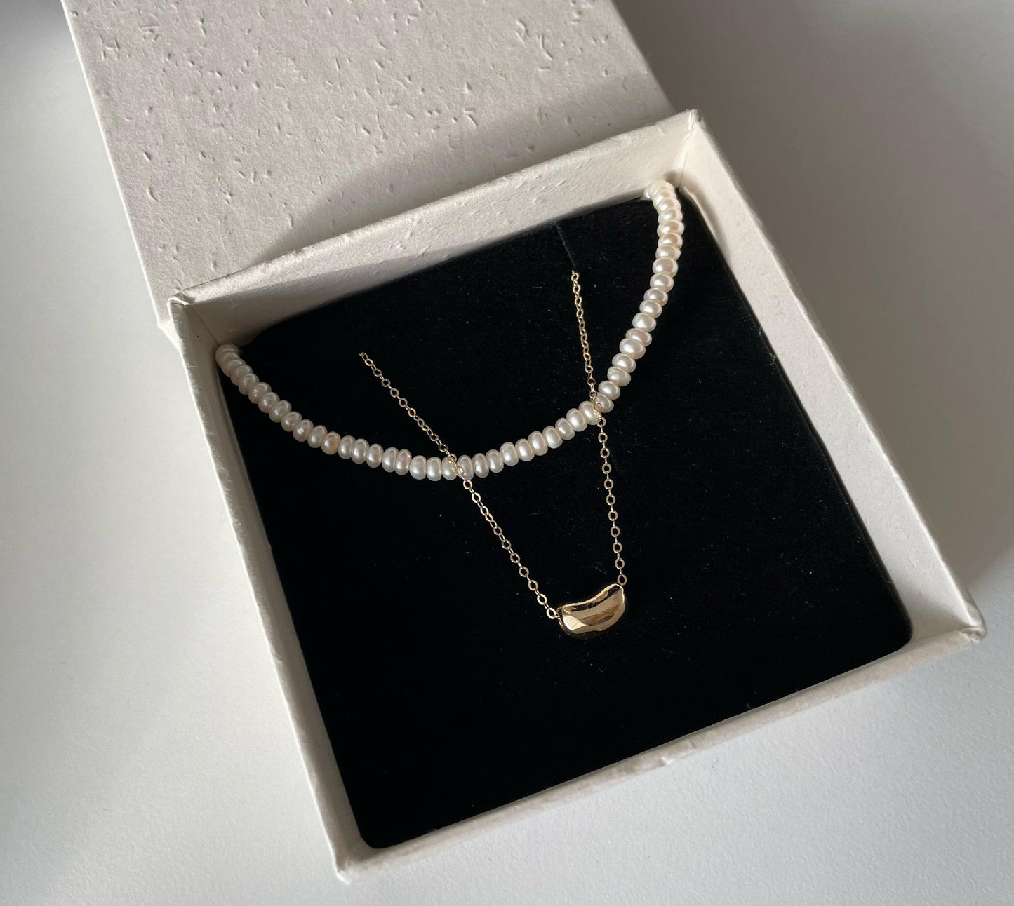 Chic Freshwater Pearl Choker With 14k Gold Filled Necklace With Lucky Bean Pendant - LE´TIAN