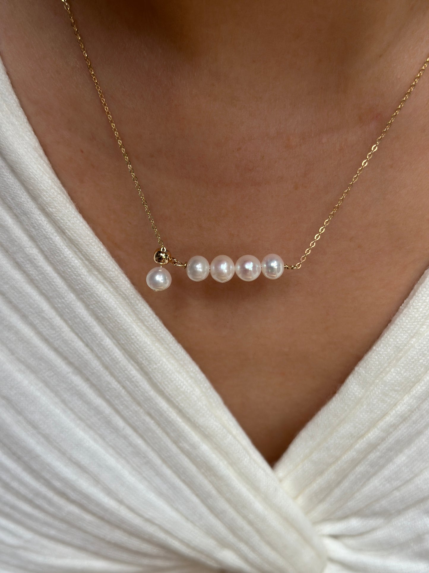 Adjustable Pearl Pendant Necklace