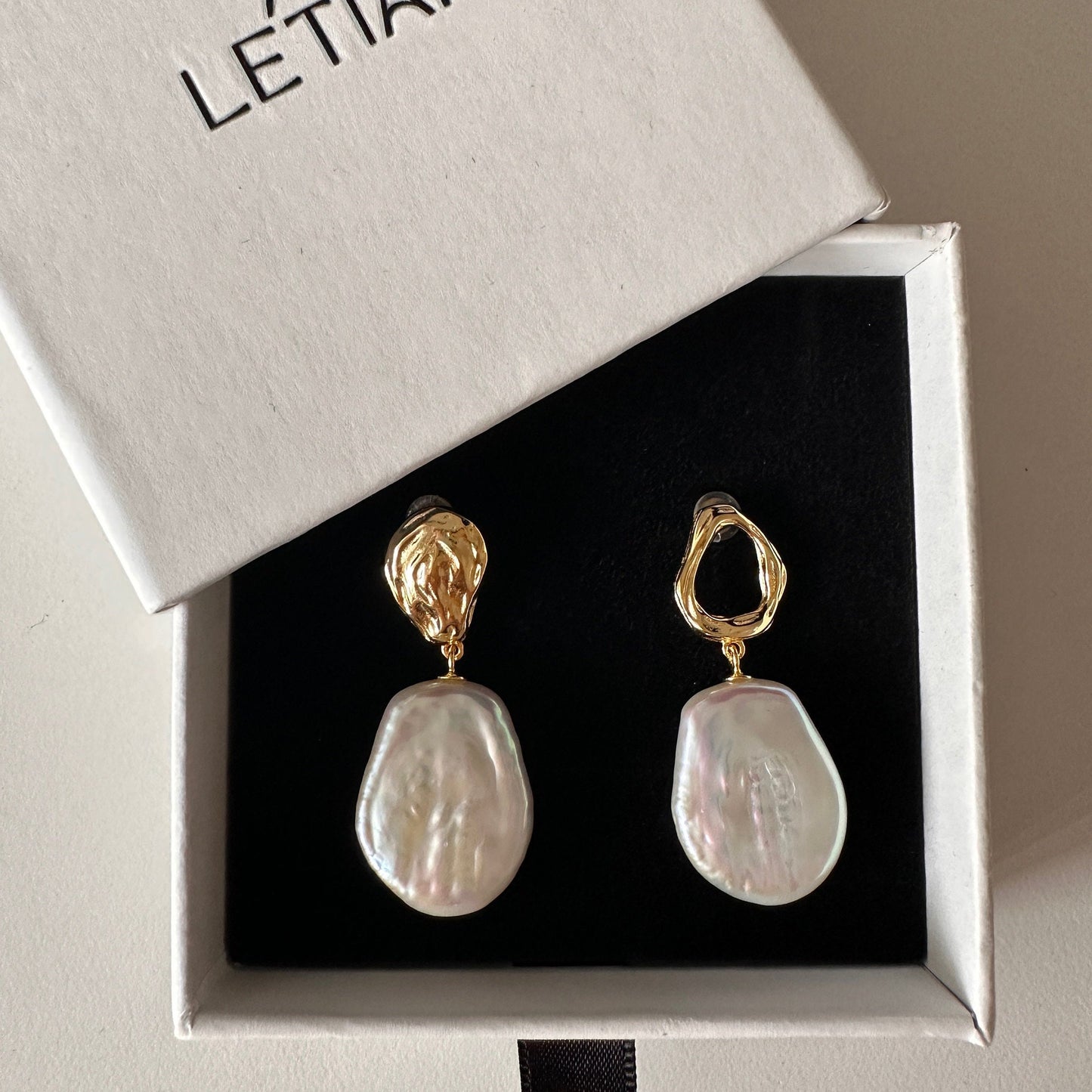 Asymmetrische Barockperlen-Ohrringe: 925er Silber, natürliche Süßwasserperlen | Minimalist Jewelry