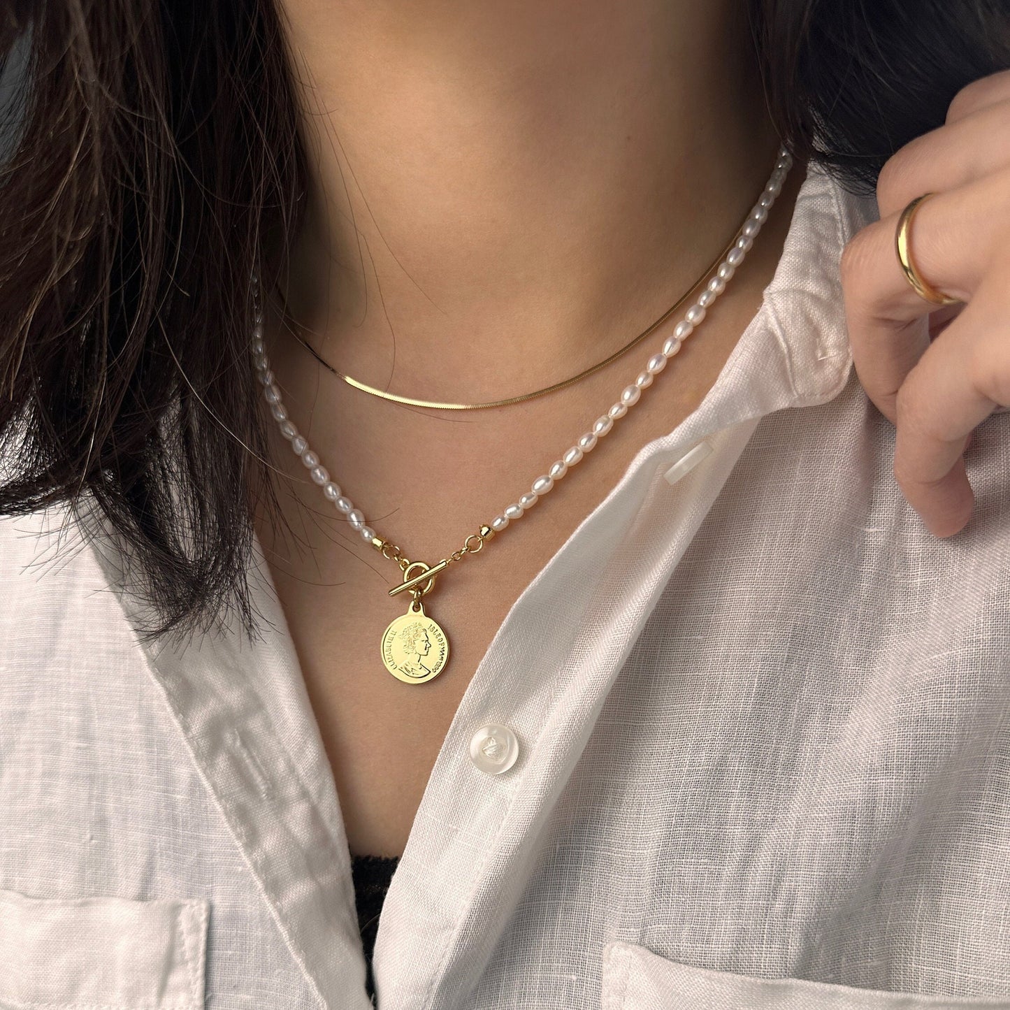 18K Gold Queen Münze Perlenhalskette Vintage Style Anhänger | Minimalist Jewelry