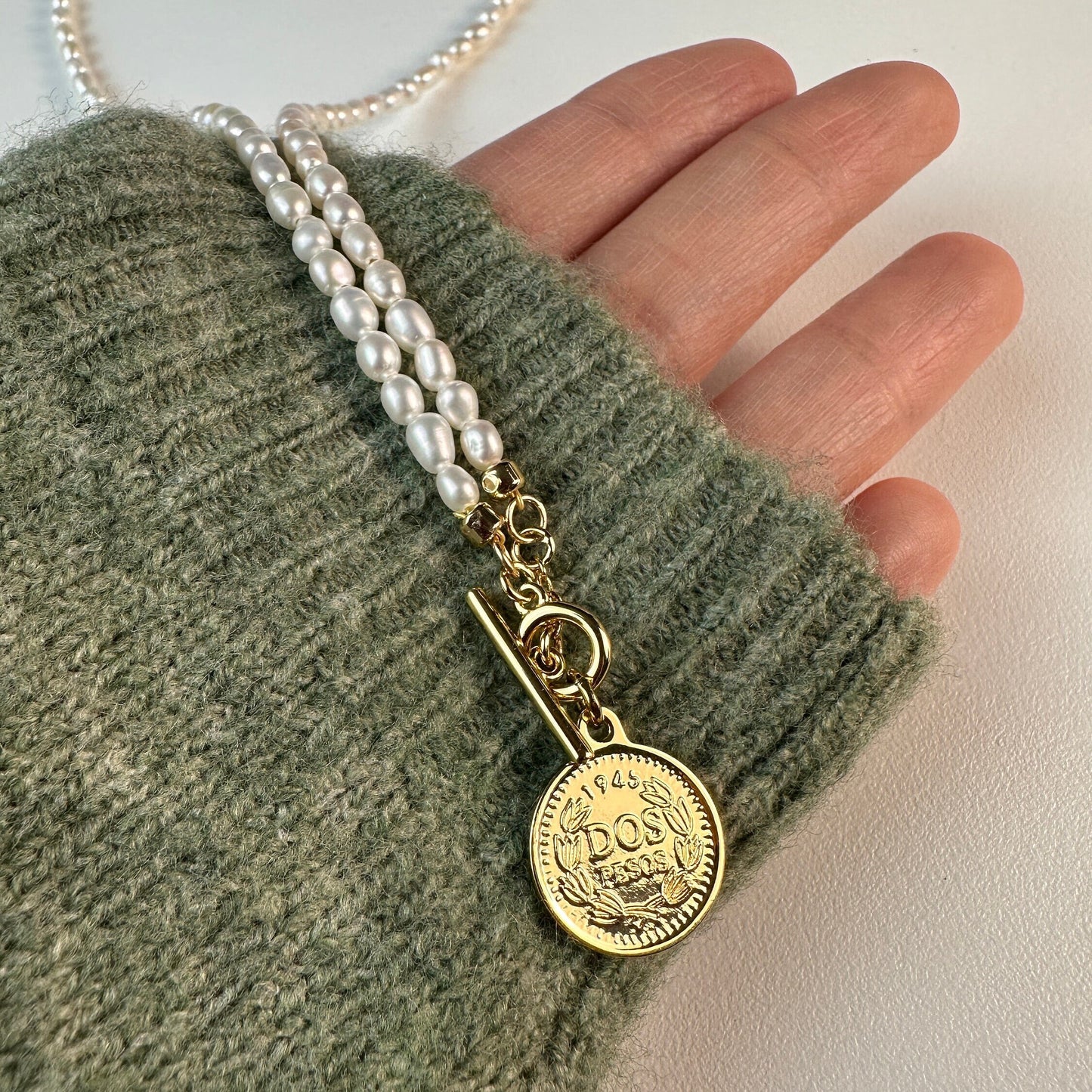 18K Gold Queen Münze Perlenhalskette Vintage Style Anhänger | Minimalist Jewelry