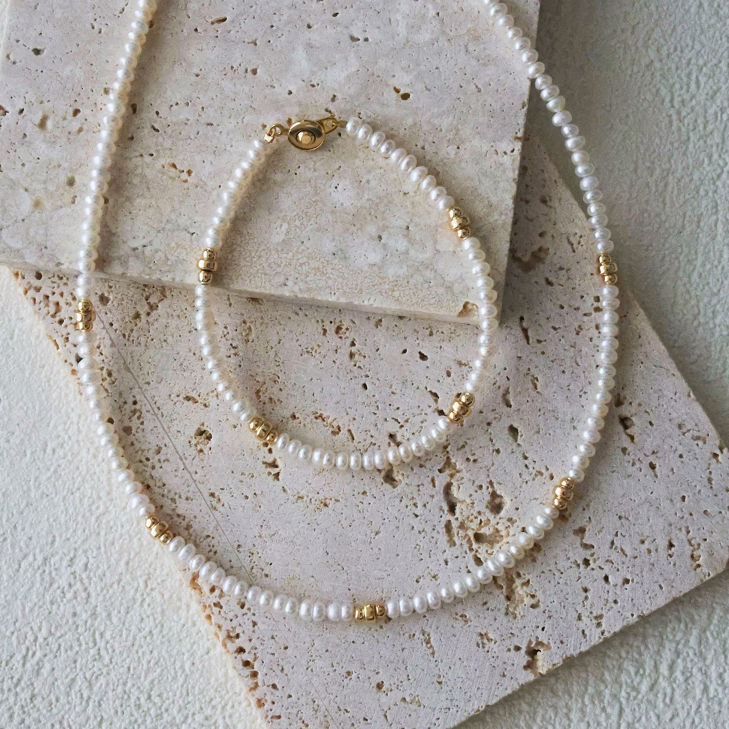 Zarte Süßwasserperlen Halskette | Vintage-Stil, Gold gefüllte Perlen | Minimalist Jewelry