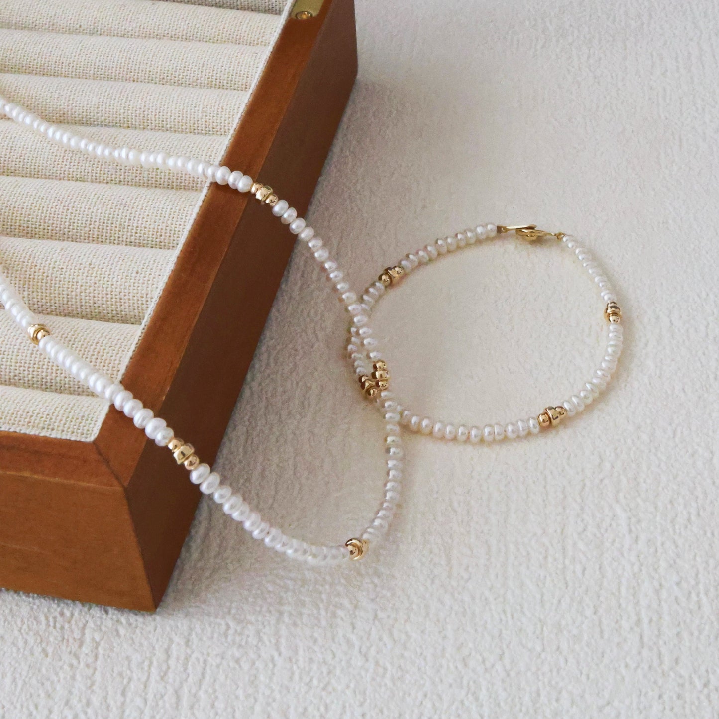 Zarte Süßwasserperlen Halskette | Vintage-Stil, Gold gefüllte Perlen | Minimalist Jewelry