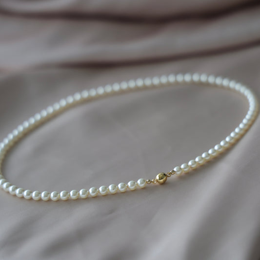 Kristall Perlenkette|Echte Swarovski Perlen|5 mm|Creme Weiß|Braut Halskette|Runde Glasperlen Schmuck|14K vergoldet Messing-Magnetverschluss | Minimalist Jewelry
