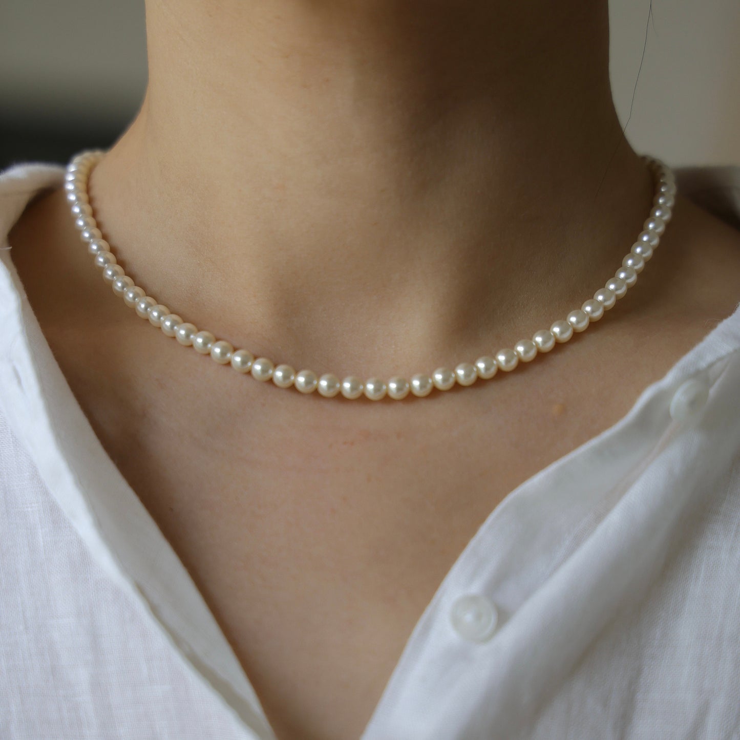 Kristall Perlenkette|Echte Swarovski Perlen|5 mm|Creme Weiß|Braut Halskette|Runde Glasperlen Schmuck|14K vergoldet Messing-Magnetverschluss | Minimalist Jewelry