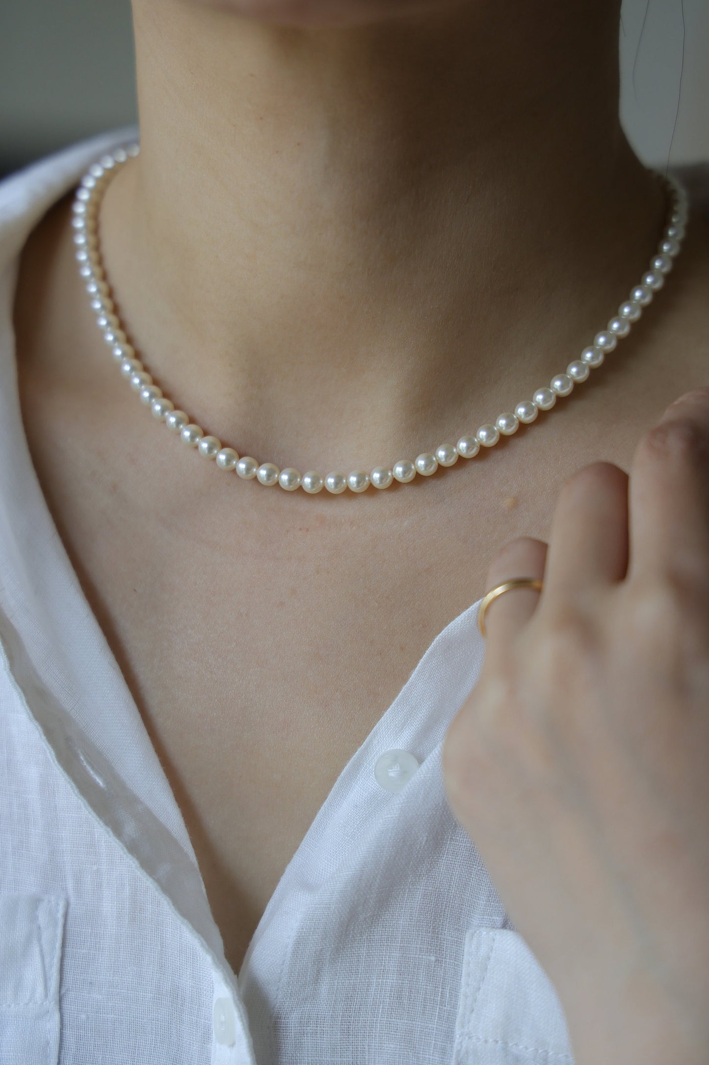 Kristall Perlenkette|Echte Swarovski Perlen|5 mm|Creme Weiß|Braut Halskette|Runde Glasperlen Schmuck|14K vergoldet Messing-Magnetverschluss | Minimalist Jewelry