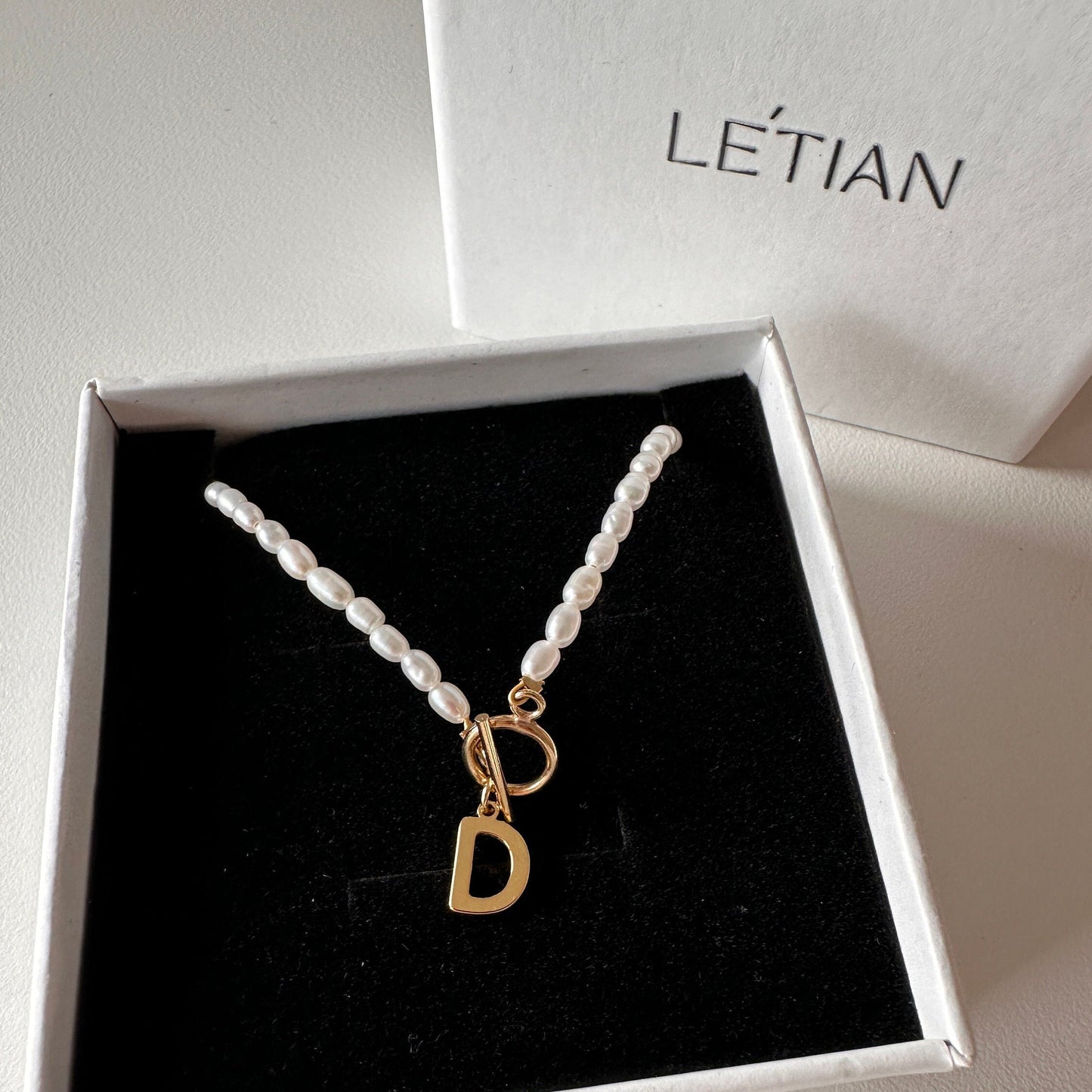 Süsswasserperlen Halskette | Gold Buchstabe Anhänger, personalisierte Initiale | Minimalist Jewelry