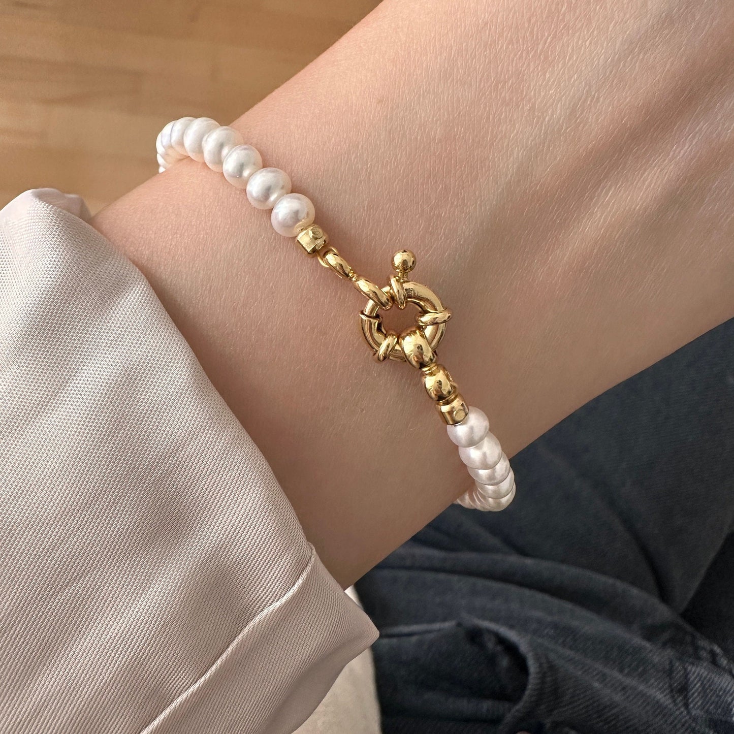 Zartes Süßwasserperlen Armband|hochwertiges Perlen Armband|5 mm Barocken Perlen|Vergoldete Federring Verschluss 19 mm|Minimalistisch|Geschenk