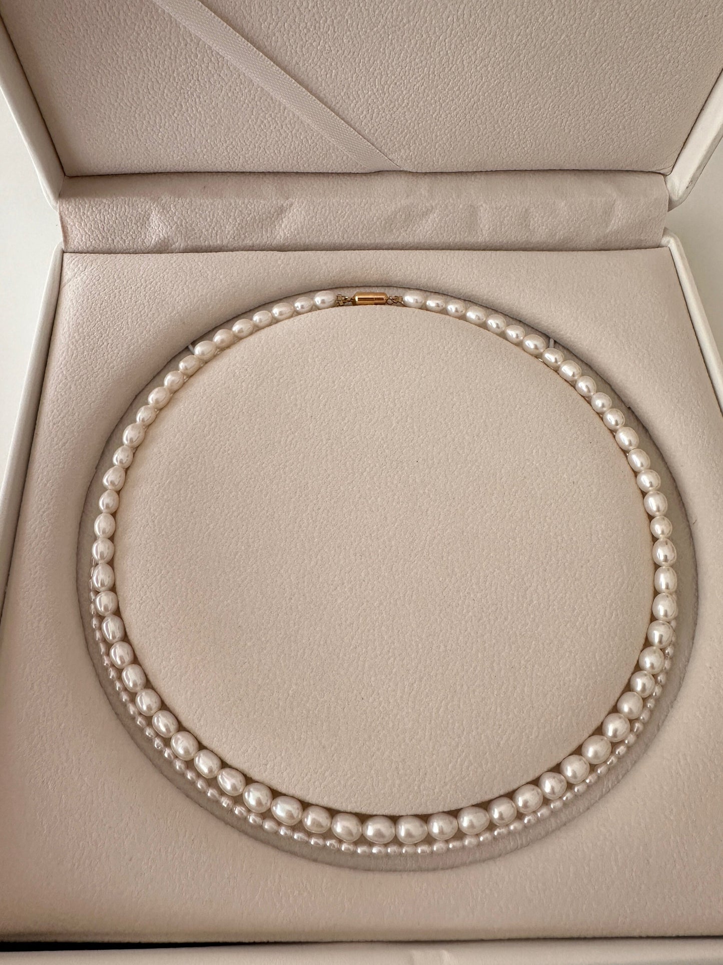 Süßwasser-Reis Perlen Halskette | Langer geschichteter Perlenstrang, 14K Gold gefüllter Verschluss | Minimalist Jewelry