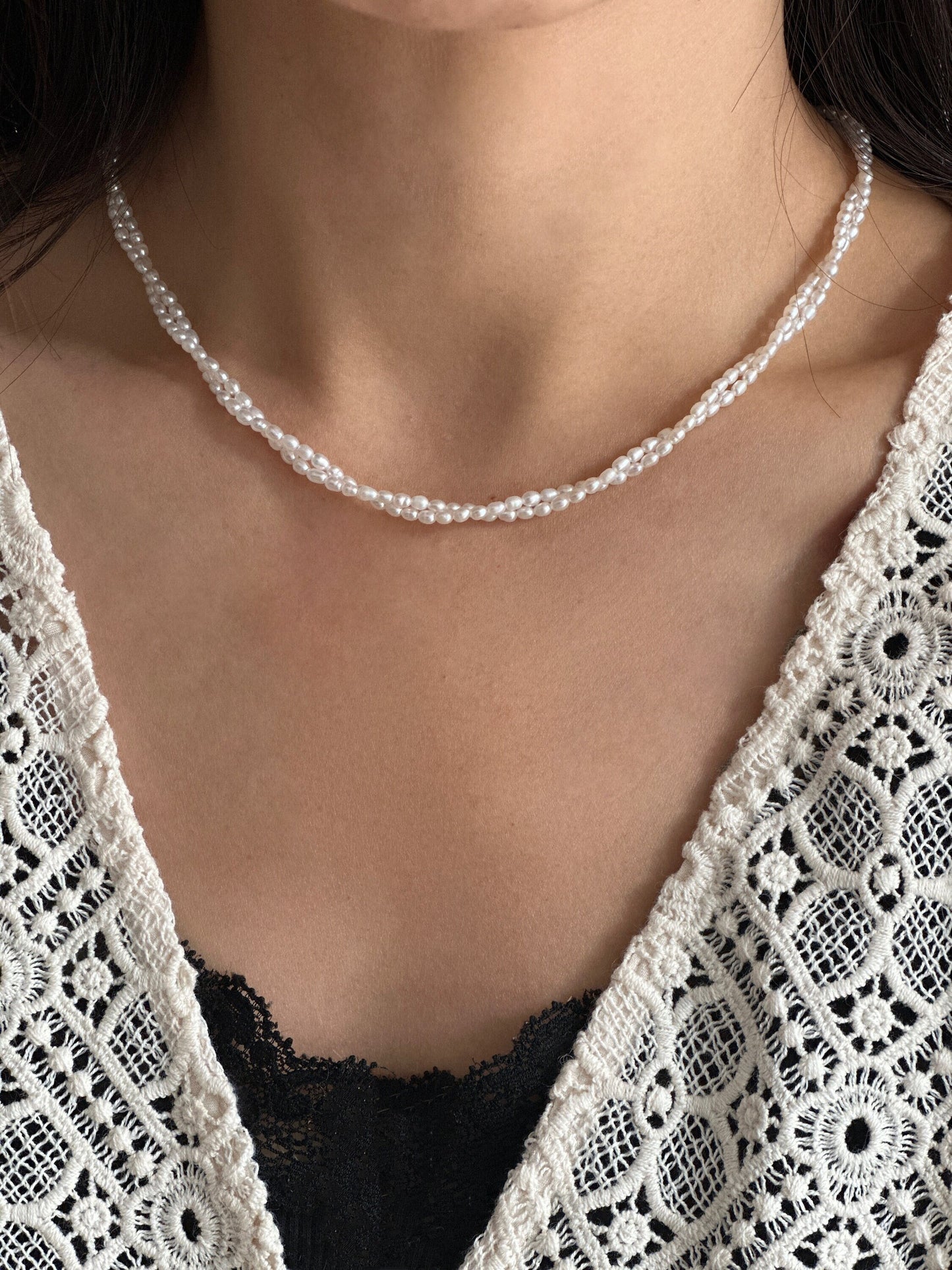 Handgefertigter Doppelstrang Süßwasserperlen Choker: 14k vergoldet | Minimalist Jewelry