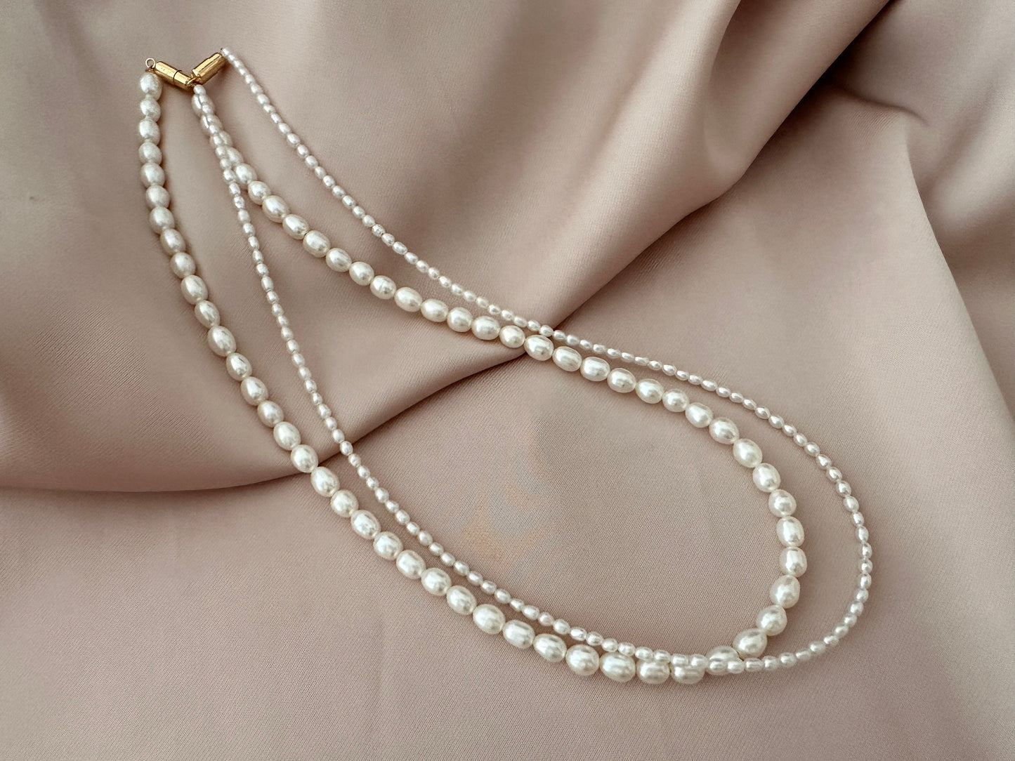 Süßwasser-Reis Perlen Halskette | Langer geschichteter Perlenstrang, 14K Gold gefüllter Verschluss | Minimalist Jewelry