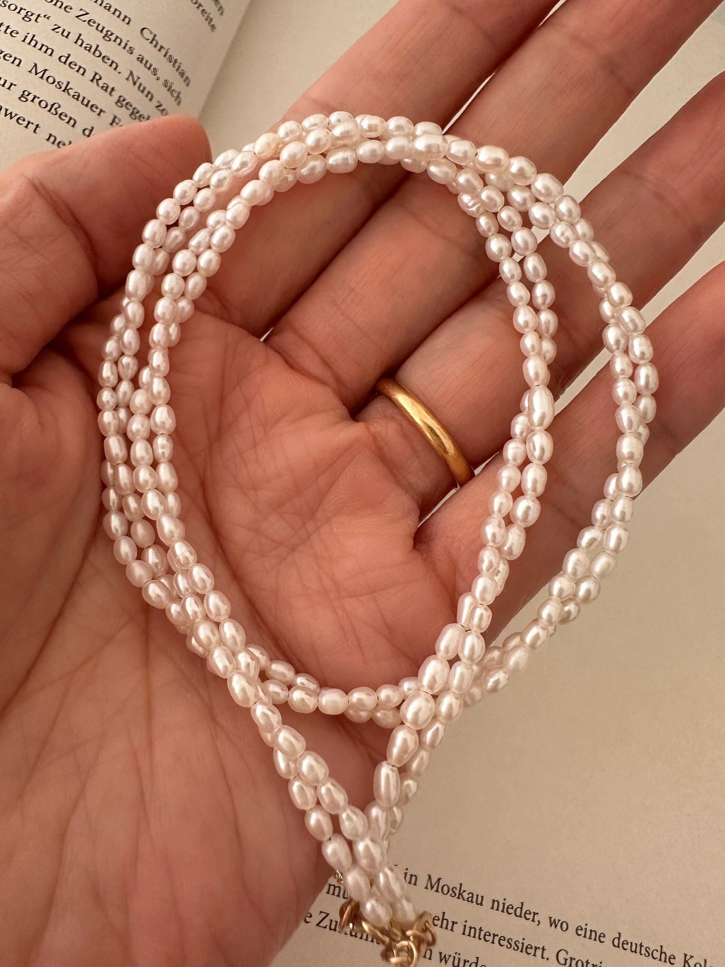 Handgefertigter Doppelstrang Süßwasserperlen Choker: 14k vergoldet | Minimalist Jewelry