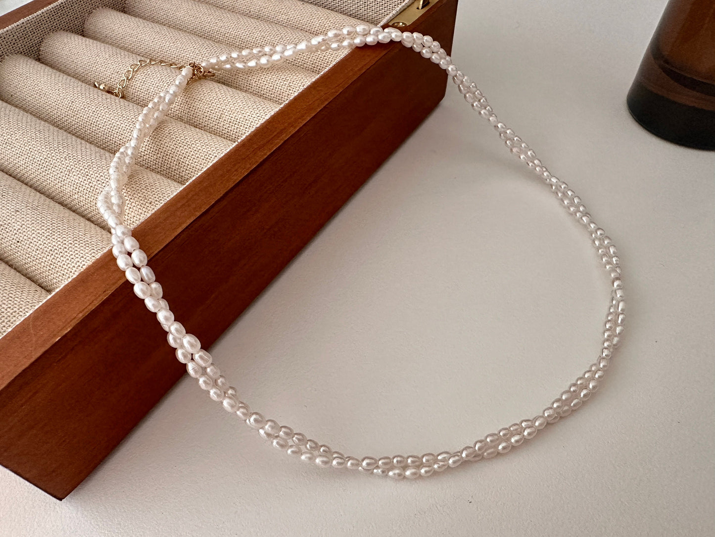 Handgefertigter Doppelstrang Süßwasserperlen Choker: 14k vergoldet | Minimalist Jewelry