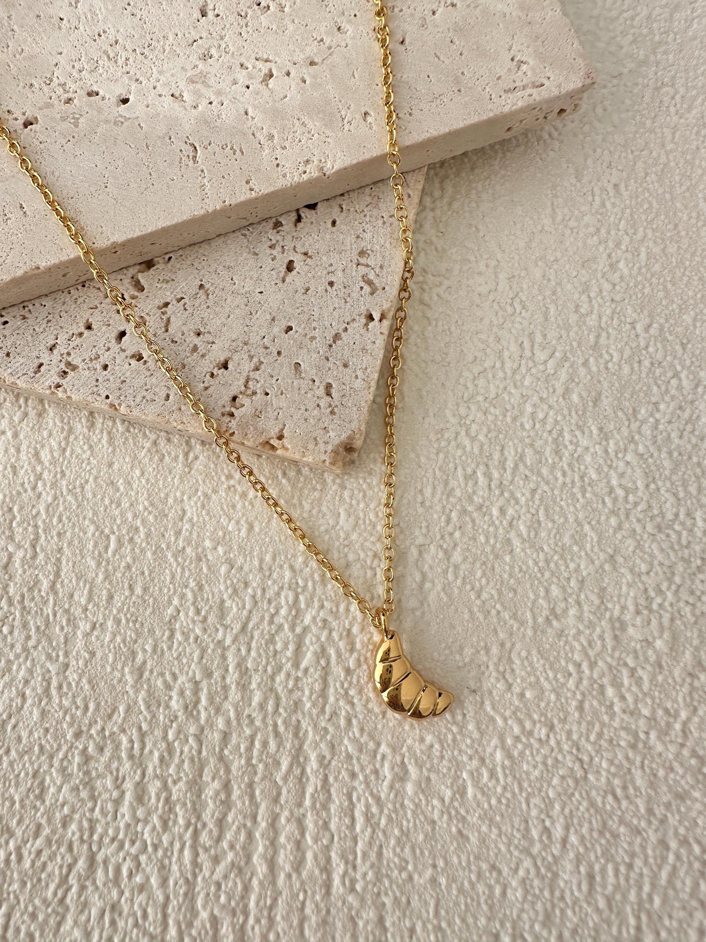 18K Gold Croissant Anhänger Halskette | Minimalistischer Schmuck