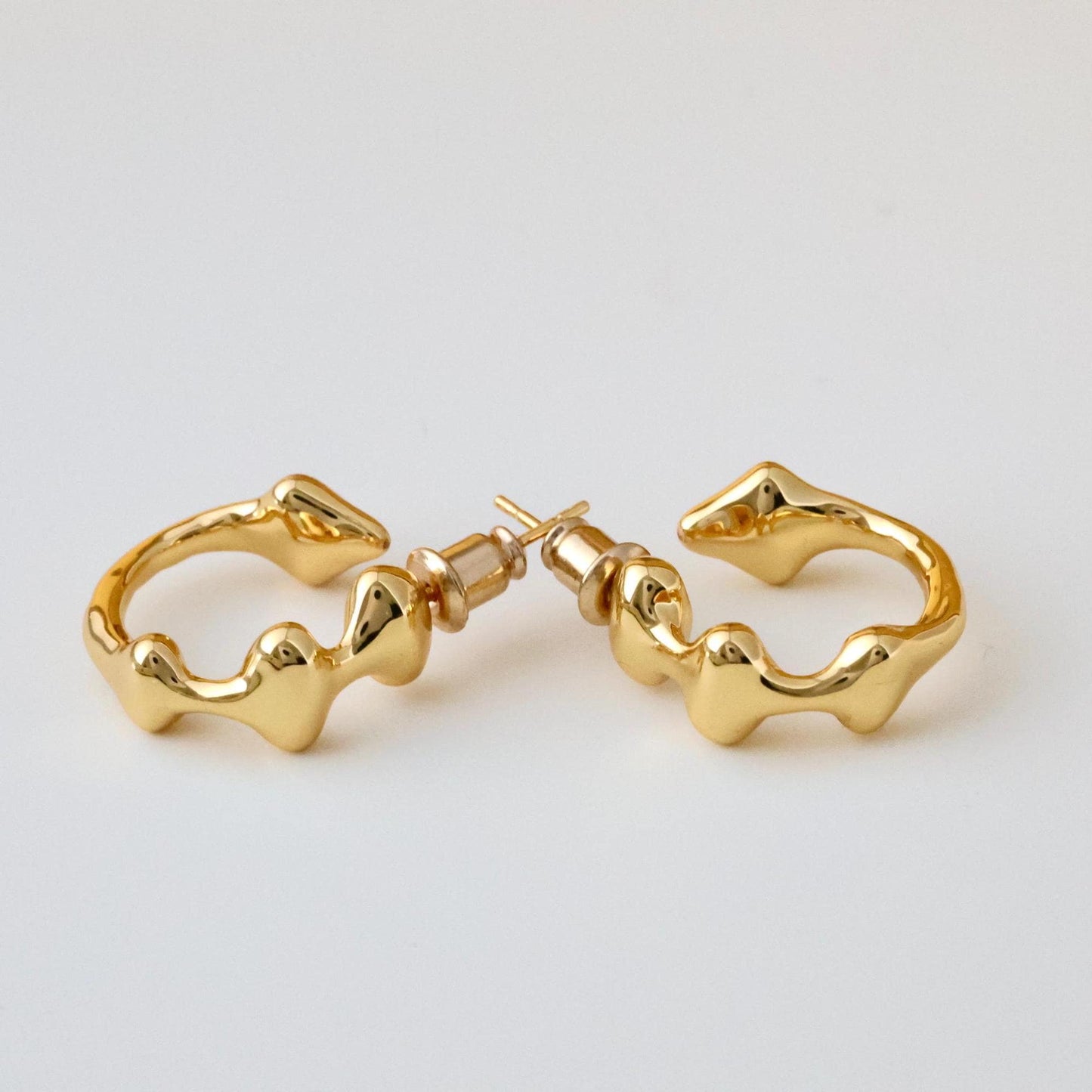 Stylische Schlange-Ohrringe|Gold Ohrringe|Creolen|Schlange Huggie Creolen|Kreolen|18K vergoldet Messing | Minimalist Jewelry