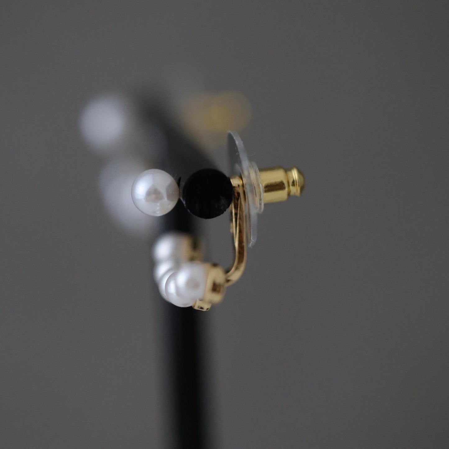 Zierliche Perlen Ohrstecker: Double Layer Design, einstellbare Passform | Minimalist Jewelry