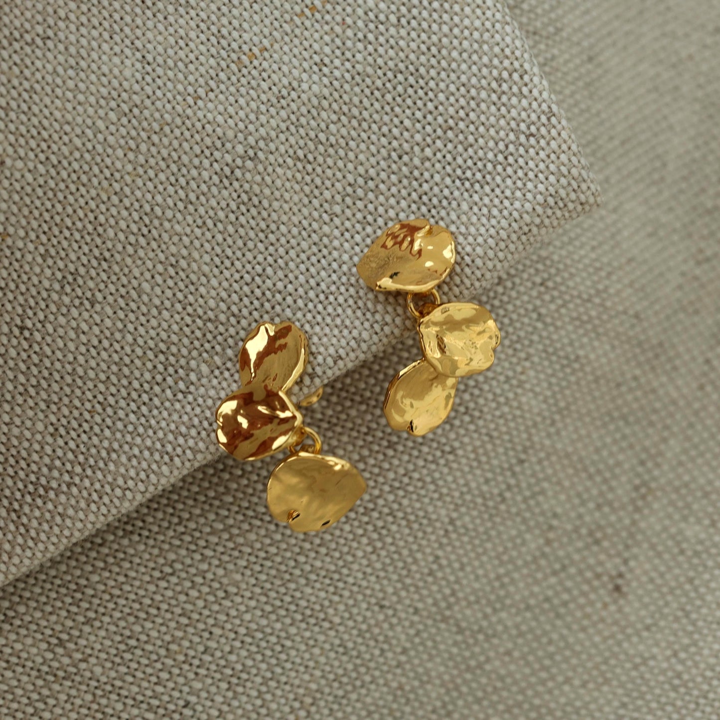 18K Gold Blatt Ohrstecker: Strukturierter Natur Schmuck | Minimalist Jewelry