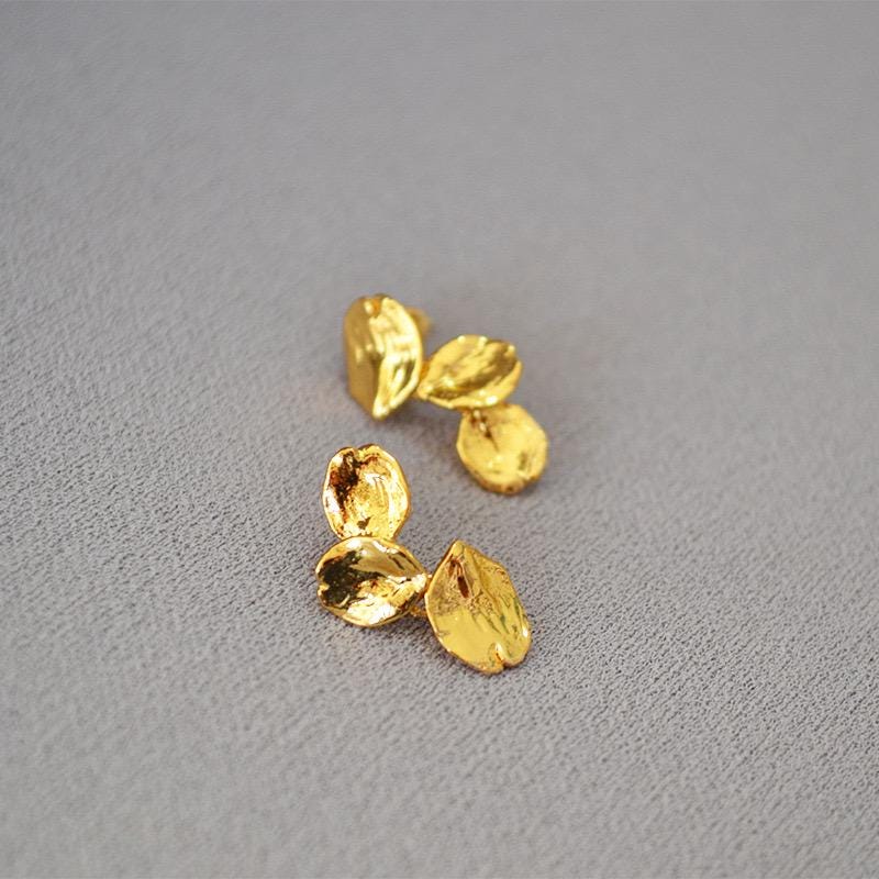 18K Gold Blatt Ohrstecker: Strukturierter Natur Schmuck | Minimalist Jewelry