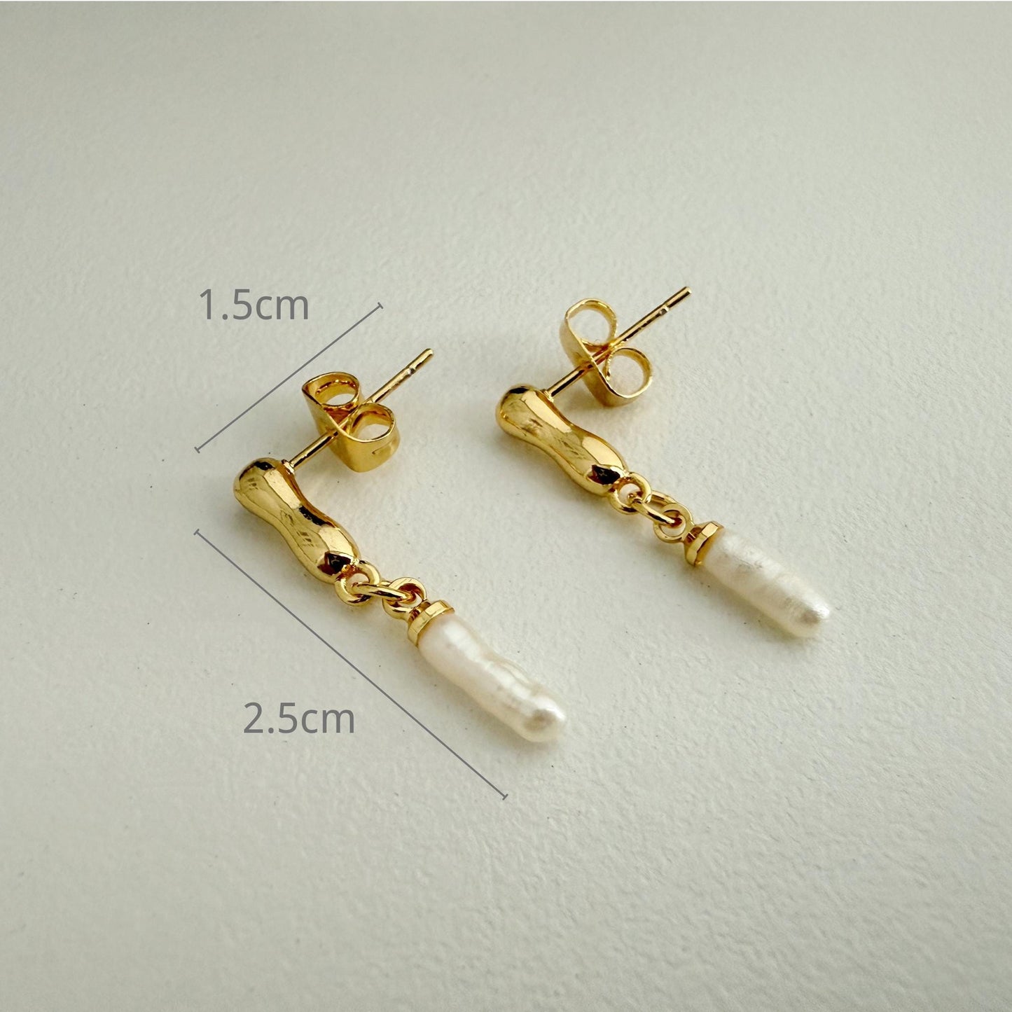 Elegante goldene Ohrringe mit echten Süßwasserperlen|hochwertiger|besonderer Schmuck für Alltag|Layering Looks | Minimalist Jewelry