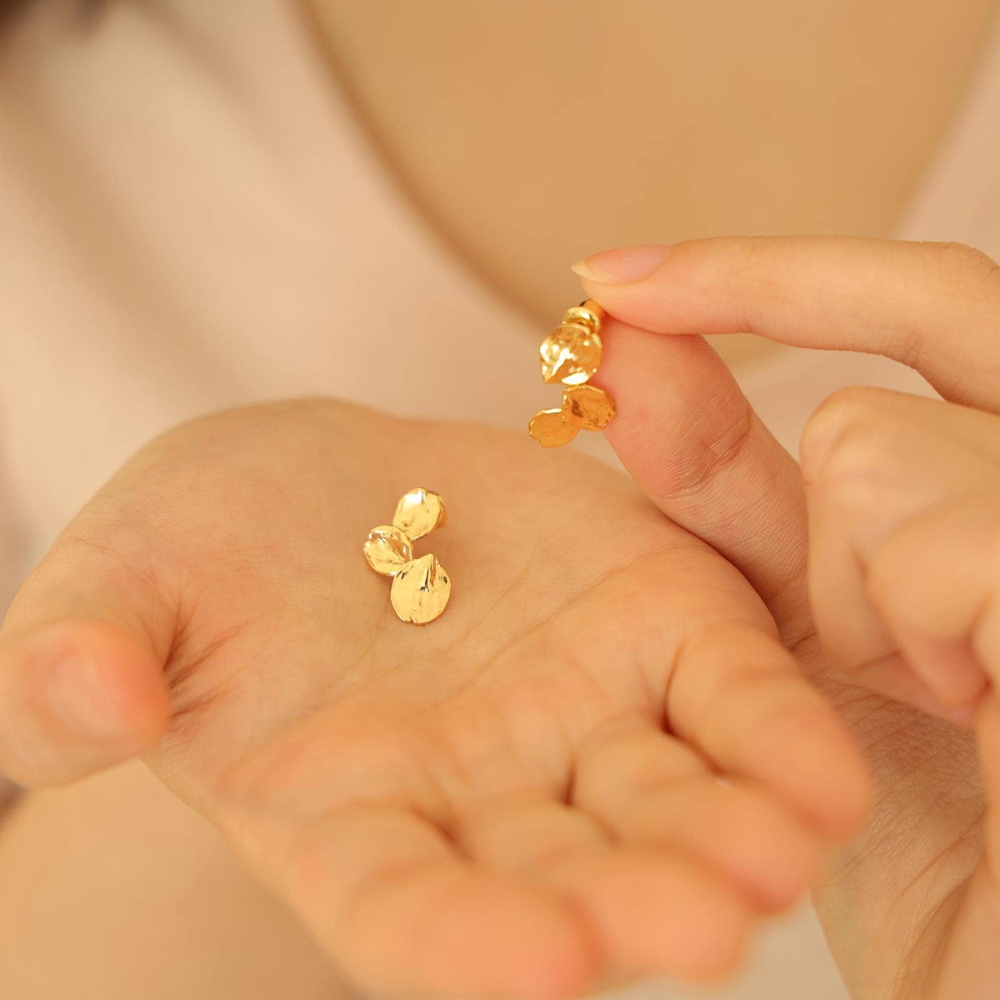 18K Gold Blatt Ohrstecker: Strukturierter Natur Schmuck | Minimalist Jewelry