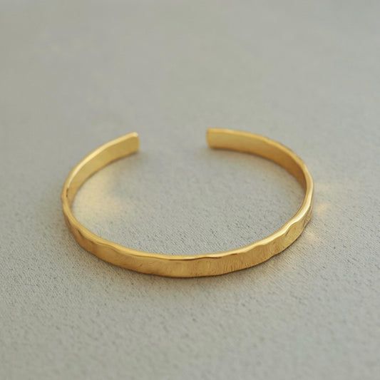Minimalistischer Gold Armreif|Gehammerter Offener Armreif|Verstellbares Armband|Schlichter Schmuck für Damen