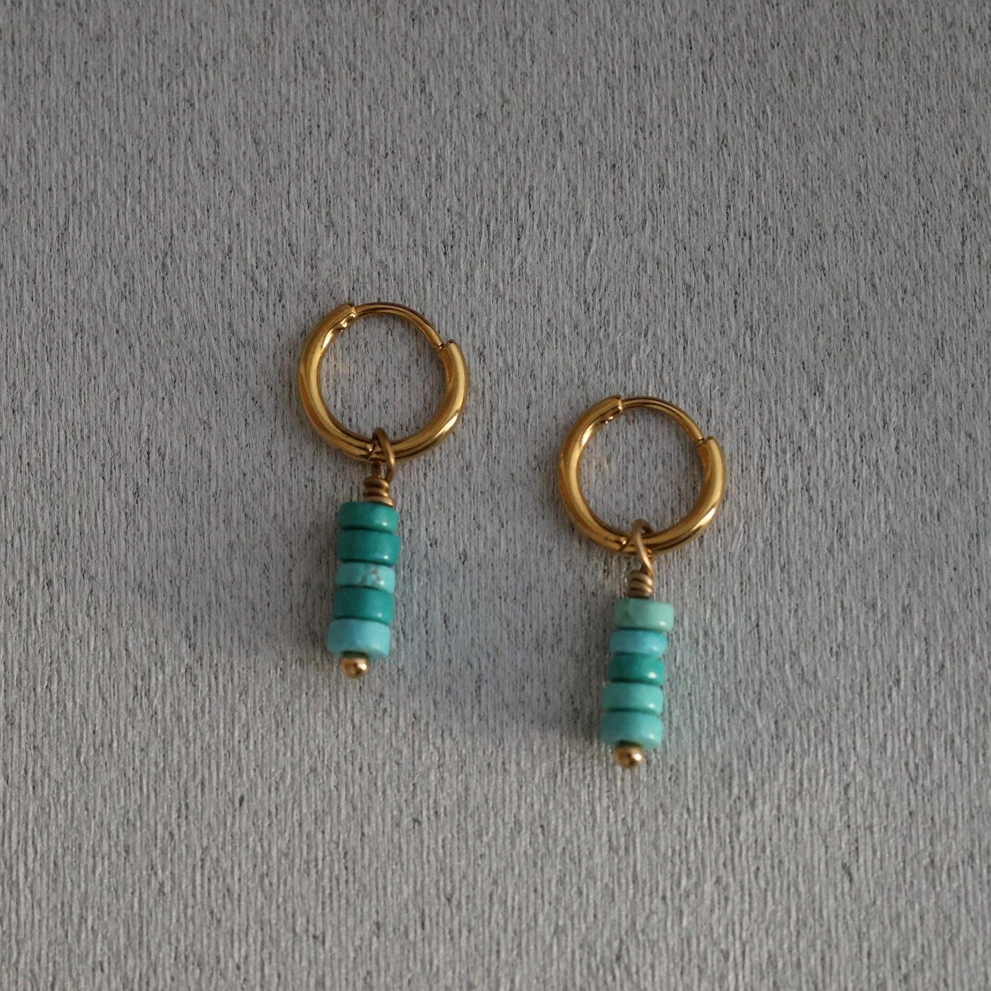 Gold Türkis Creolen | Handgemachte Mini Ohrringe | Minimalist Jewelry