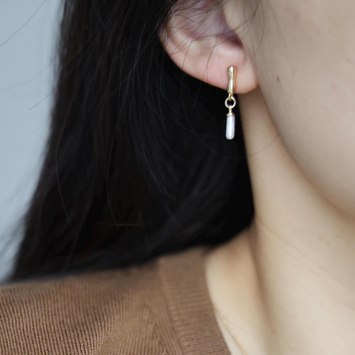 Elegante goldene Ohrringe mit echten Süßwasserperlen|hochwertiger|besonderer Schmuck für Alltag|Layering Looks | Minimalist Jewelry