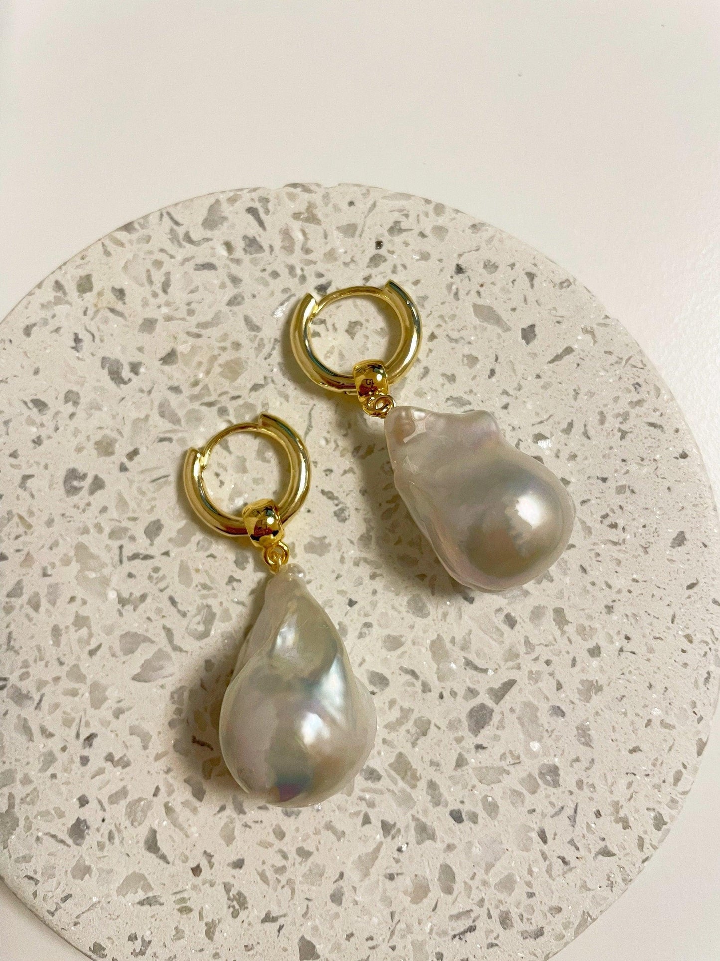 Large baroque pearl earrings - LE´TIAN