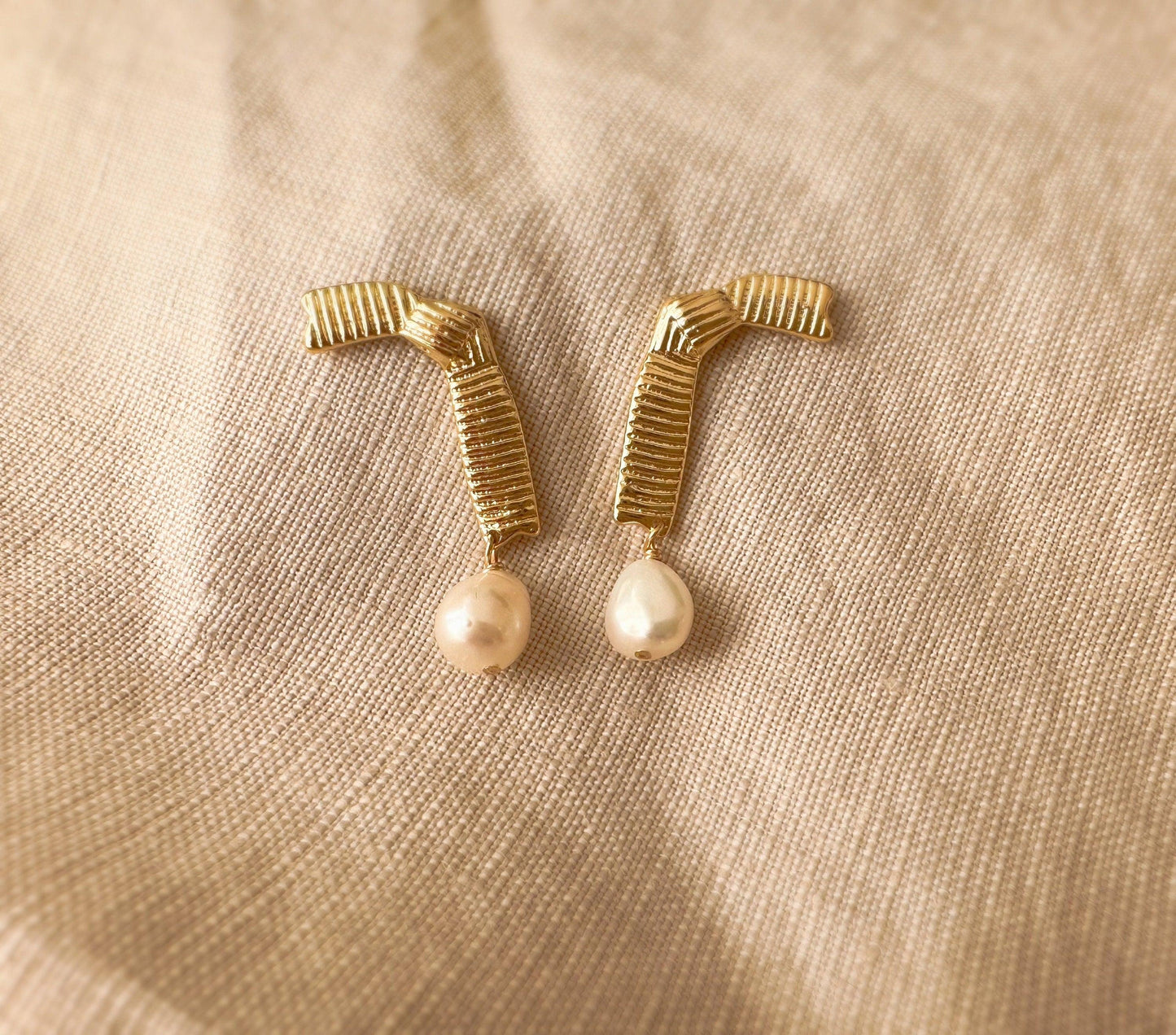 Stylish 14K gold plated asymmetrical earrings with pearl pendants - LE´TIAN